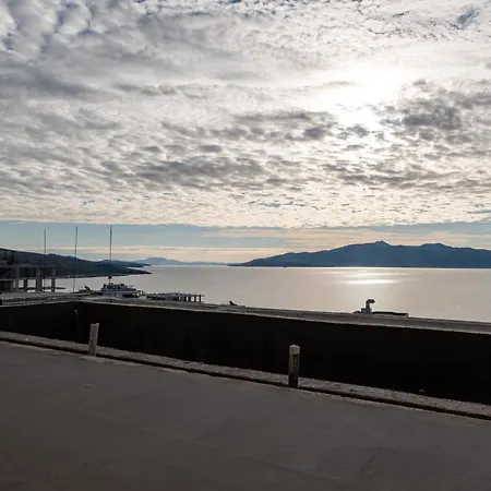 Apartament Seaview Deda 01 *